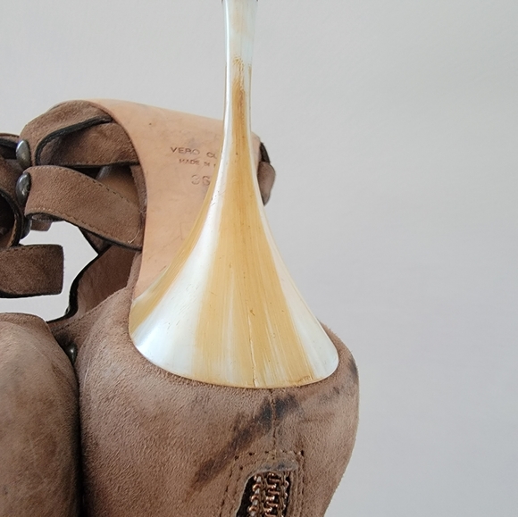 Heels - Picture 6 of 9